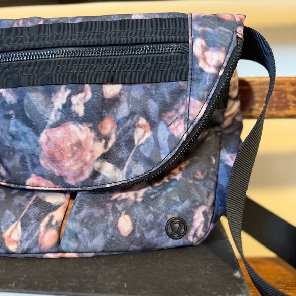 Lululemon Festival Bag II *5L Pink Purple Frosted Rose Multi / Black - Picture 2 of 14